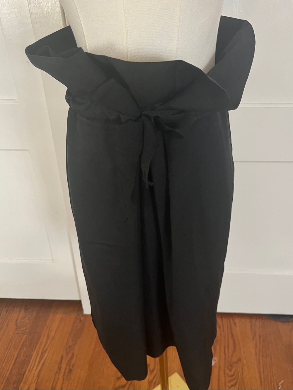 Isaac Mizrahi Dramatic Paper-Bag Waist Black Skirt | Designer Gift